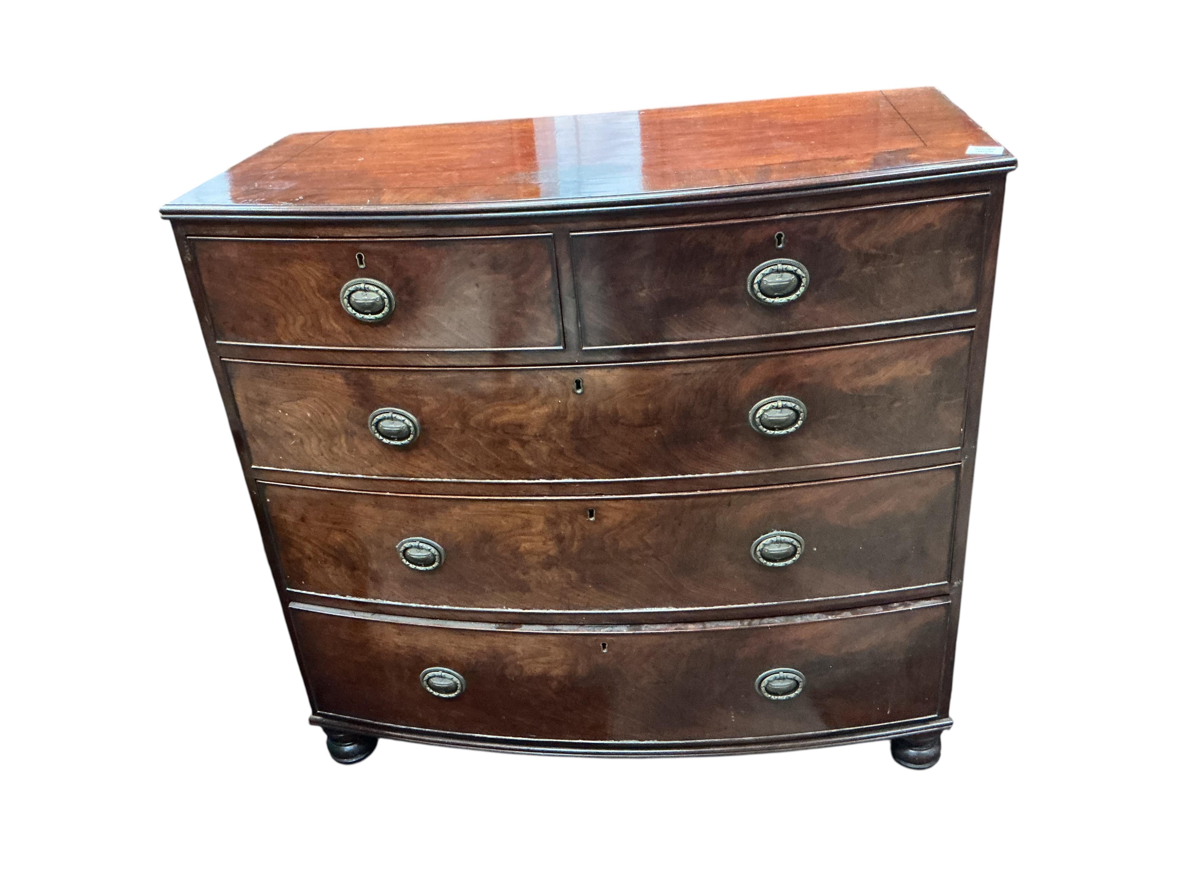 A Regency mahogany bow front chest of drawers, width 108cm, depth 53cm, height 100cm